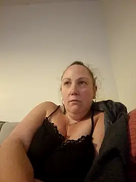 Snapshot of Wisie_Cutie chatting on March 2025 10:38:01 PM Wisie Cutie online show from March 2025 10:38:01 PM