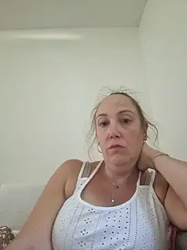Snapshot of Wisie_Cutie chatting on September 2025 03:14:01 PM Wisie Cutie online show from September 2025 03:14:01 PM
