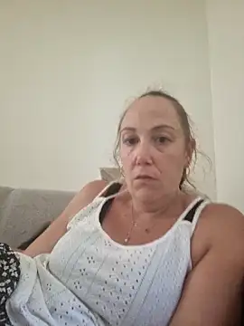 Snapshot of Wisie_Cutie chatting on September 2025 03:45:01 PM Wisie Cutie online show from September 2025 03:45:01 PM