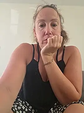 Wisie Cutie online show from June 2026 09:00:01 AM