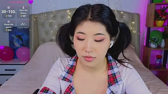 Wendy  Hills online show from February 2025 06:51:01 PM