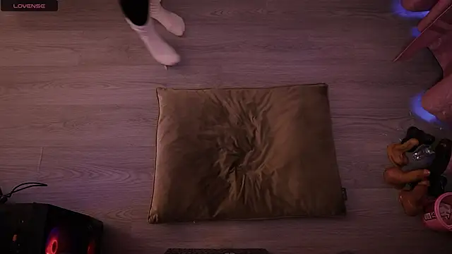 Redhead Shark new online show from January 2026 01:15:01 PM