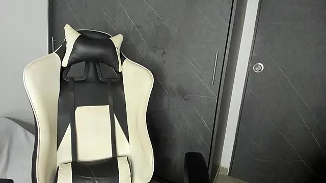 chloe ebony  online show from April 2026 12:52:02 AM