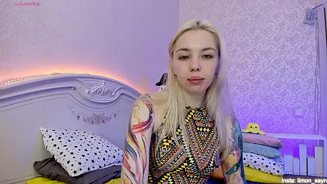 Snapshot of LillyMoure_ chatting on January 2025 11:54:01 PM LillyMoure online show from January 2025 11:54:01 PM