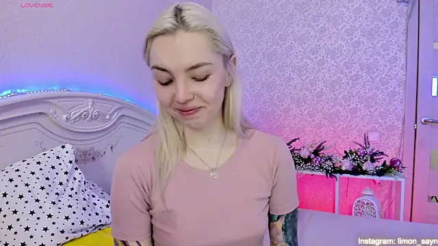 Snapshot of LillyMoure_ chatting on March 2025 11:56:02 PM LillyMoure online show from March 2025 11:56:02 PM