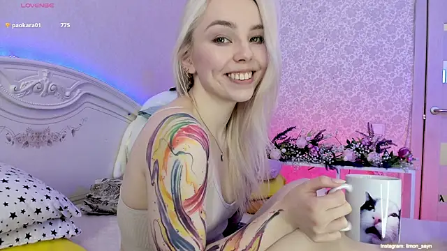 Snapshot of LillyMoure_ chatting on March 2025 03:05:02 AM LillyMoure online show from March 2025 03:05:02 AM