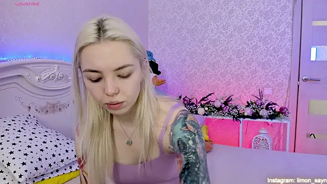 Snapshot of LillyMoure_ chatting on March 2025 12:27:01 AM LillyMoure online show from March 2025 12:27:01 AM