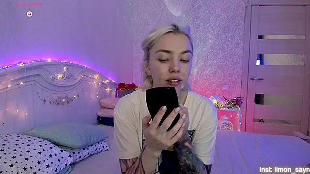 Snapshot of LillyMoure_ chatting on September 2025 11:37:02 PM LillyMoure online show from September 2025 11:37:02 PM