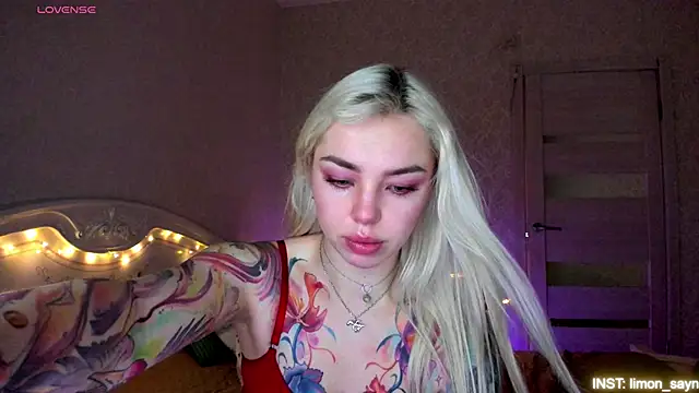 LillyMoure  online show from April 2026 11:18:01 PM