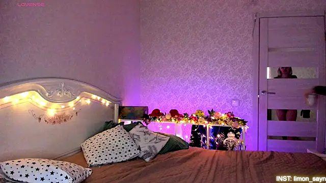 LillyMoure  online show from May 2026 11:56:02 PM