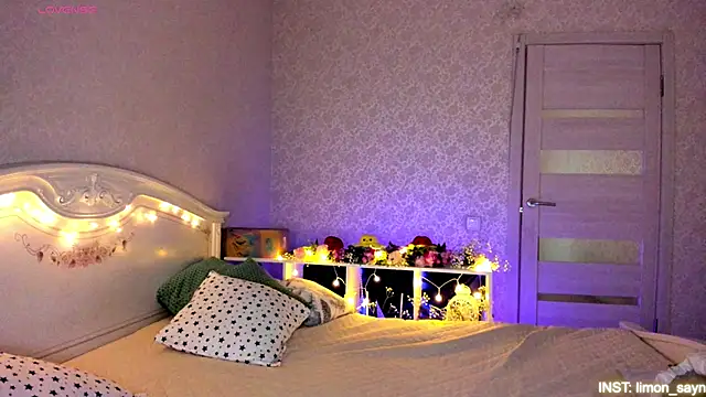 LillyMoure  online show from June 2026 11:39:02 PM