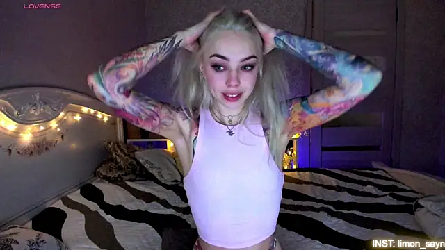 LillyMoure  online show from July 2026 11:52:02 PM