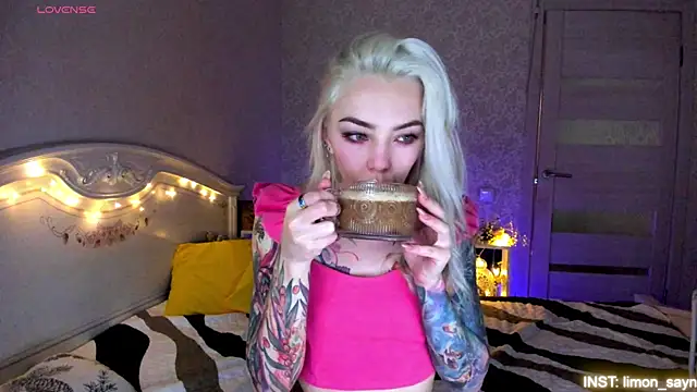LillyMoure  online show from July 2026 11:24:01 PM