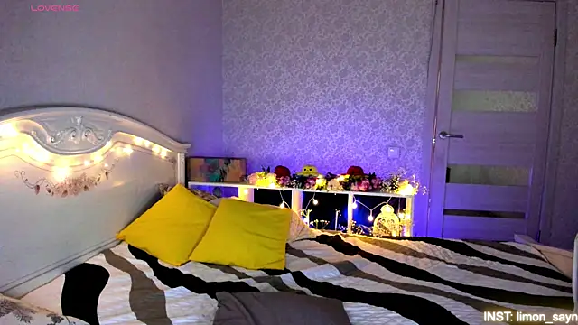 LillyMoure  online show from August 2026 11:07:02 PM