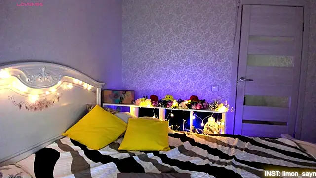 LillyMoure  online show from August 2026 11:06:01 PM