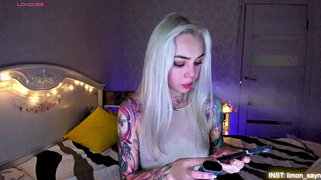 LillyMoure  online show from August 2026 11:07:02 PM