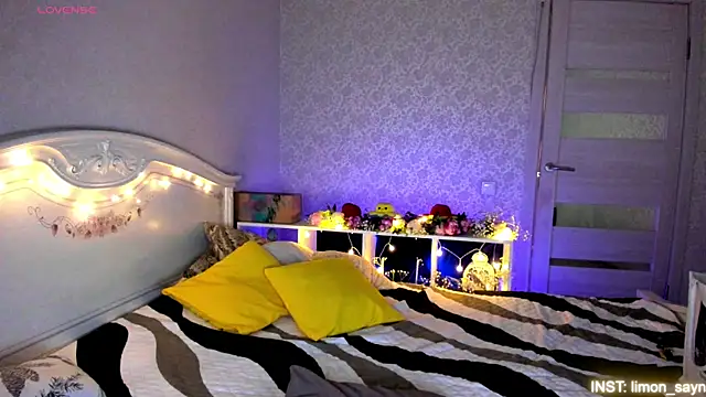 LillyMoure  online show from August 2026 11:09:02 PM