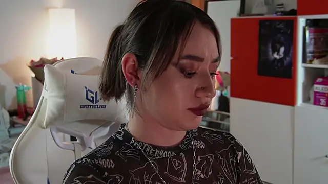 Fiona-Love online show from September 2025 03:37:02 PM