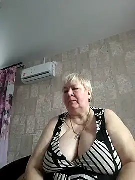 Snapshot of EffectFiona chatting on December 2024 04:47:01 AM EffectFiona online show from December 2024 04:47:01 AM