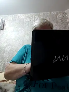 Snapshot of EffectFiona chatting on December 2024 11:14:01 PM EffectFiona online show from December 2024 11:14:01 PM