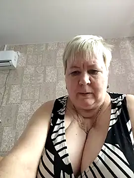 Snapshot of EffectFiona chatting on January 2025 08:43:02 AM EffectFiona online show from January 2025 08:43:02 AM