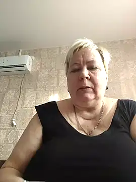 Snapshot of EffectFiona chatting on January 2025 09:02:02 AM EffectFiona online show from January 2025 09:02:02 AM