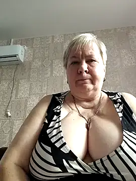 Snapshot of EffectFiona chatting on January 2025 10:58:02 AM EffectFiona online show from January 2025 10:58:02 AM