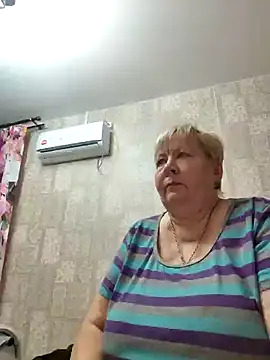 Snapshot of EffectFiona chatting on February 2025 01:11:02 PM EffectFiona online show from February 2025 01:11:02 PM