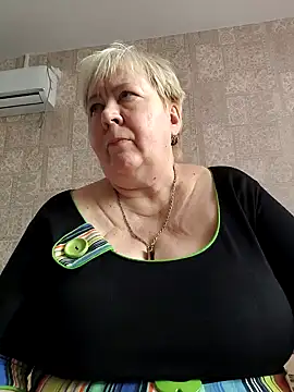 Snapshot of EffectFiona chatting on February 2025 06:17:02 AM EffectFiona online show from February 2025 06:17:02 AM