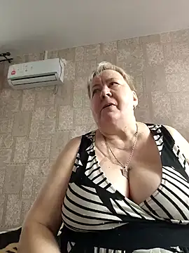 Snapshot of EffectFiona chatting on March 2025 11:09:02 AM EffectFiona online show from March 2025 11:09:02 AM