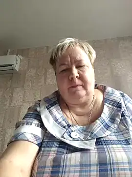 Snapshot of EffectFiona chatting on March 2025 12:00:01 PM EffectFiona online show from March 2025 12:00:01 PM