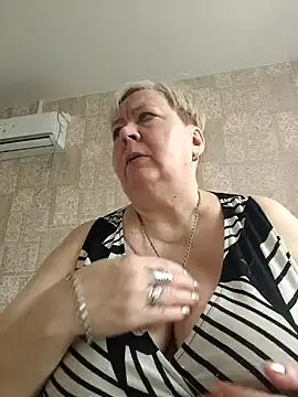 Snapshot of EffectFiona chatting on March 2025 04:14:02 AM EffectFiona online show from March 2025 04:14:02 AM