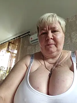 Snapshot of EffectFiona chatting on September 2025 02:33:02 AM EffectFiona online show from September 2025 02:33:02 AM