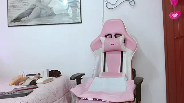 Snapshot of Amelie_Rousell chatting on October 2025 02:25:02 PM Amelie Rousell online show from October 2025 02:25:02 PM