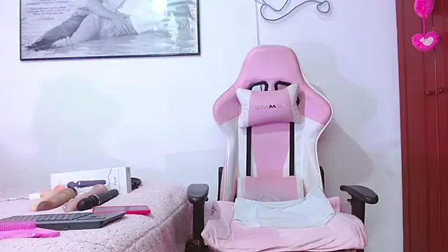 Snapshot of Amelie_Rousell chatting on March 2026 10:38:01 PM Amelie Rousell online show from March 2026 10:38:01 PM