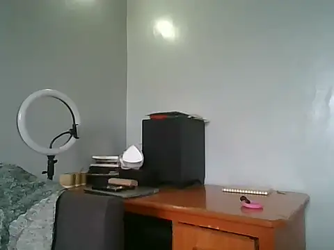 Prettybecs online show from October 2025 07:50:02 AM