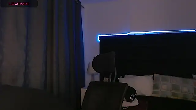 andrewmhilton  online show from September 2025 05:19:02 AM