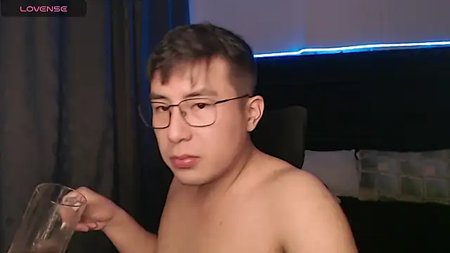 andrewmhilton  online show from September 2025 05:54:01 AM