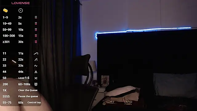 andrewmhilton  online show from October 2025 06:23:01 AM