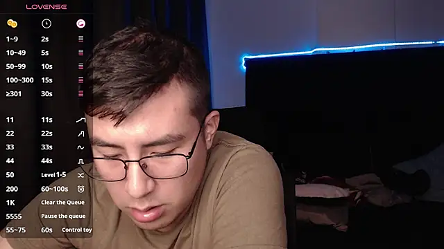 andrewmhilton  online show from October 2025 06:47:01 AM