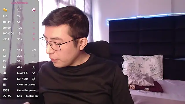 andrewmhilton  online show from November 2025 07:08:02 PM