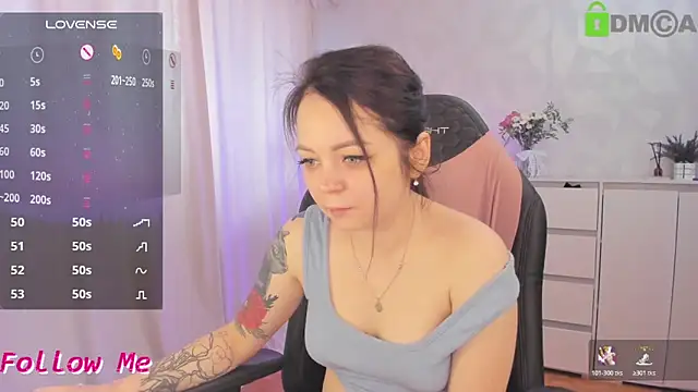 Snapshot of AnnyHoney_ chatting on April 2026 10:28:02 AM AnnyHoney online show from April 2026 10:28:02 AM