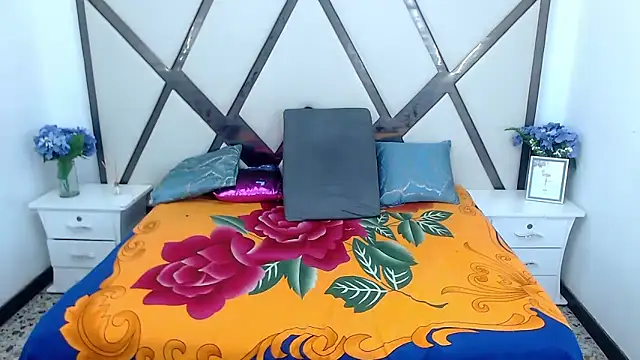 Snapshot of ChloexBigAss chatting on December 2024 09:00:02 PM ChloexBigAss online show from December 2024 09:00:02 PM