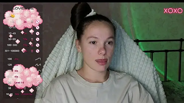 lil luna x online show from December 2024 08:21:02 PM