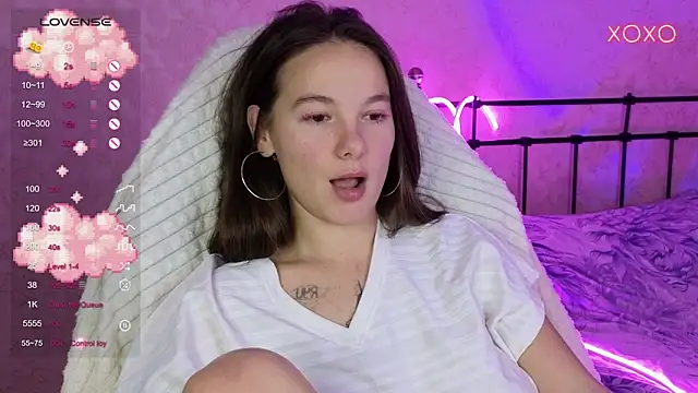 lil luna x online show from October 2025 07:01:02 PM