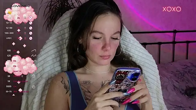 lil luna x online show from December 2025 09:42:02 PM