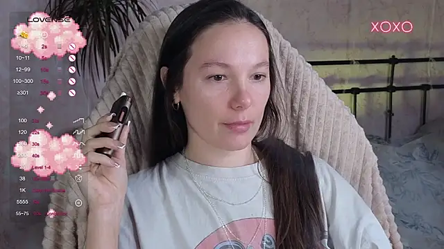 Snapshot of lil_luna_x chatting on February 2026 07:00:02 PM lil luna x online show from February 2026 07:00:02 PM