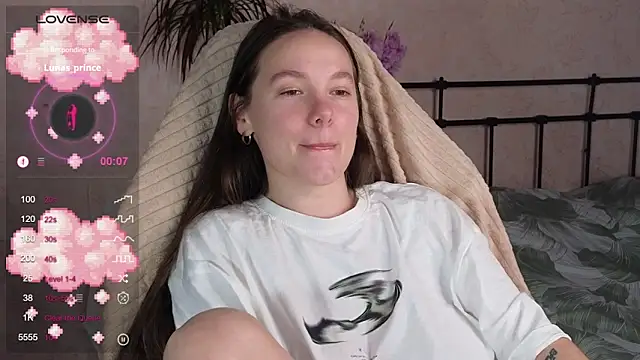 Snapshot of lil_luna_x chatting on March 2026 07:47:01 PM lil luna x online show from March 2026 07:47:01 PM