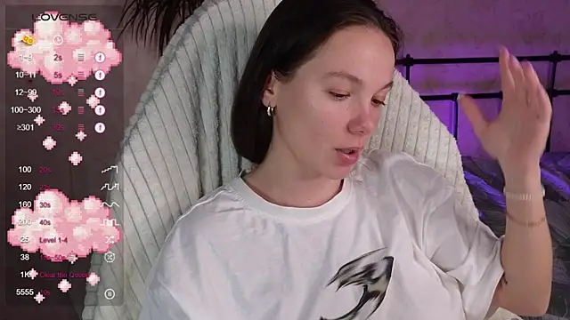 Snapshot of lil_luna_x chatting on April 2026 10:29:02 PM lil luna x online show from April 2026 10:29:02 PM