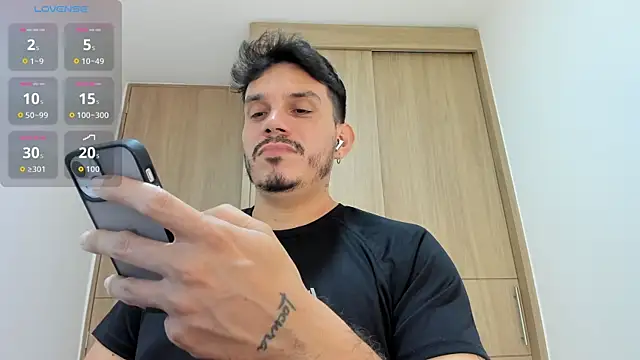 Snapshot of alejandro_stark chatting on October 2025 04:04:02 AM alejandro stark online show from October 2025 04:04:02 AM